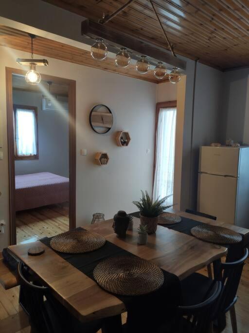 Politis' Wooden House Apartment วาซีลีกี ภายนอก รูปภาพ