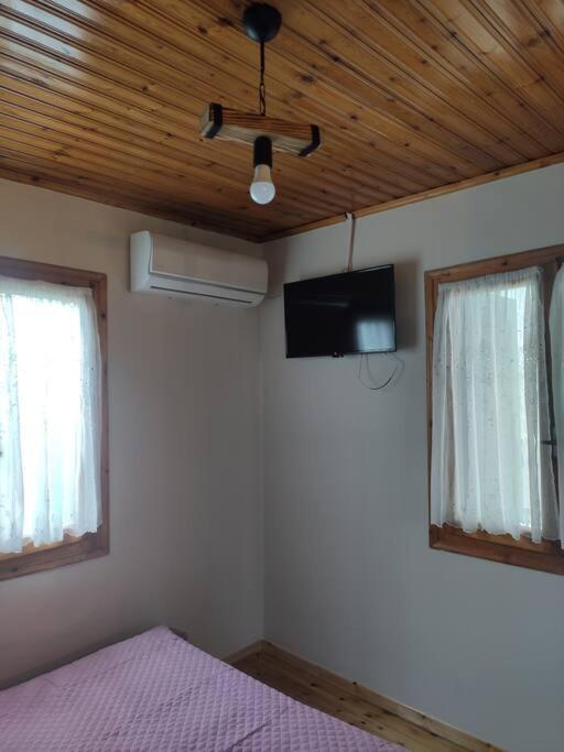 Politis' Wooden House Apartment วาซีลีกี ภายนอก รูปภาพ